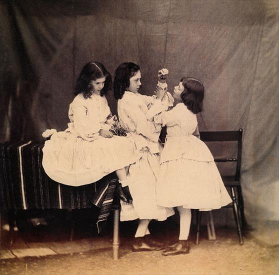 post mortem - Edith, Lorina and Alice. 1860.jpg